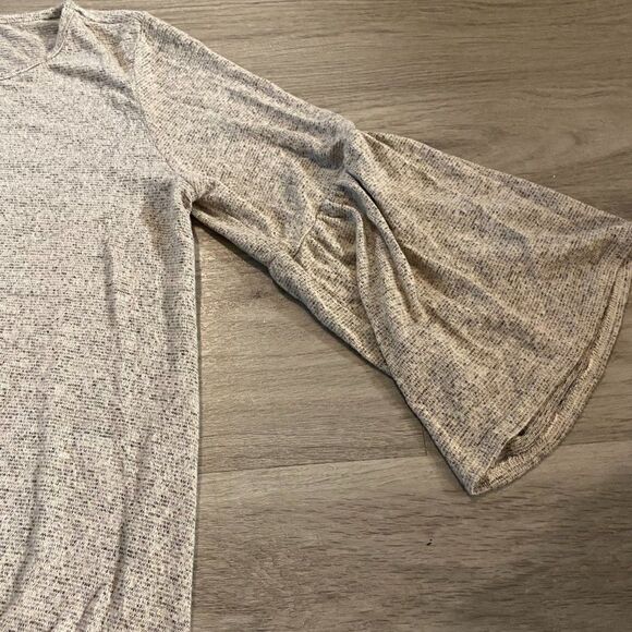 Caution To The Wind Womens Gray Heather 3/4 Bell Sleeve Blouse Top Size XS/Small - Picture 2 of 6